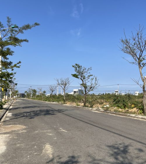Gần Sông