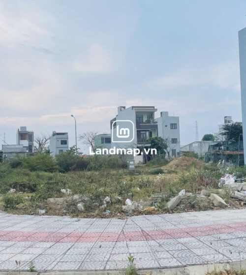 Đối diện bệnh viện