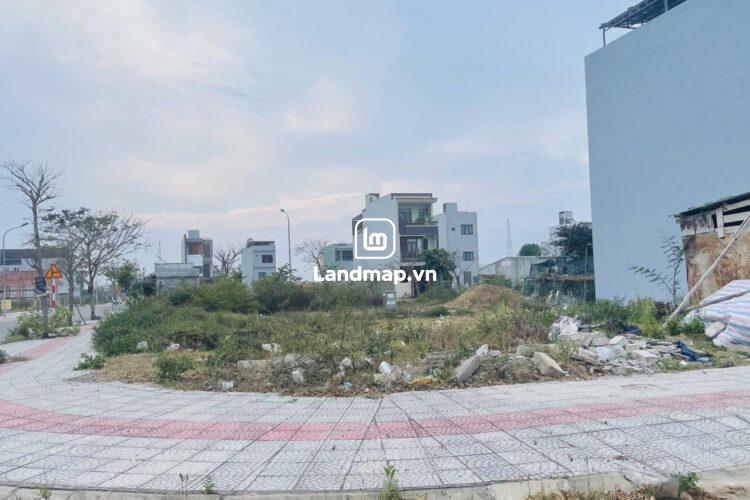 Đối diện bệnh viện