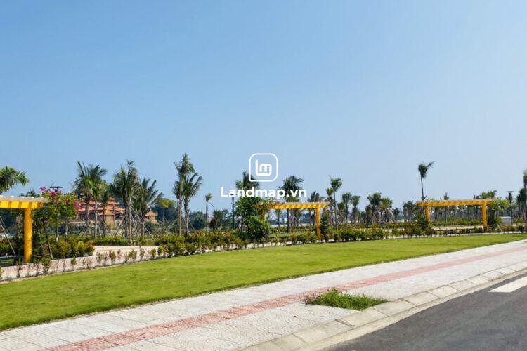 Bán Đất Hai Mặt Tiền Đầm Sen Nam Hòa Xuân đường 7.5 B2-135 lô 1 - Đường thông